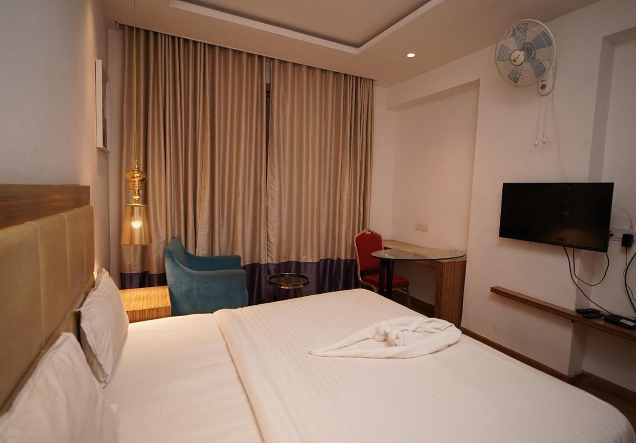 Hotel Amora Raj Nandgaon Exterior foto